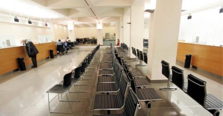 Θα κλείσουν δεκάδες καταστήματα τραπεζών το 2021 – Στη Βουλή το θέμα