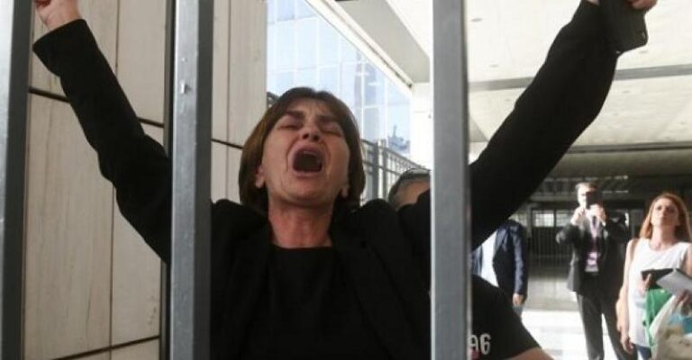 Μητέρα Τοπαλούδη για Φολέγανδρο: «Οι νταήδες σκοτώνουν τα κορίτσια μας»