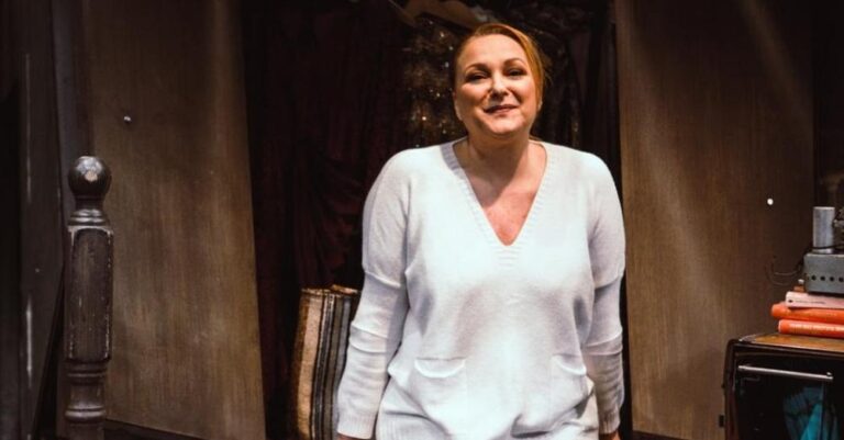 Ρένια Λουιζίδου: «Ούτε εμείς κάναμε το εμβόλιο γλεντώντας αλλά το κάναμε για λόγους κοινωνικής υπευθυνότητας»