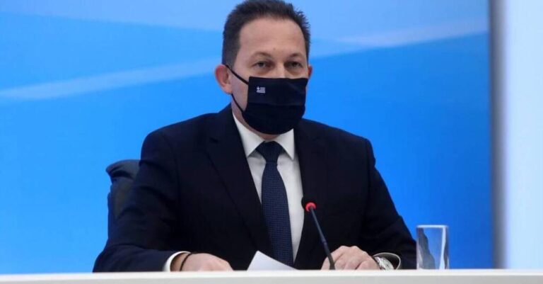 Πέτσας «αδειάζει» Άδωνη: Καμία συζήτηση να απαγορευτεί η είσοδος ανεμβολίαστων στο λιανεμπόριο