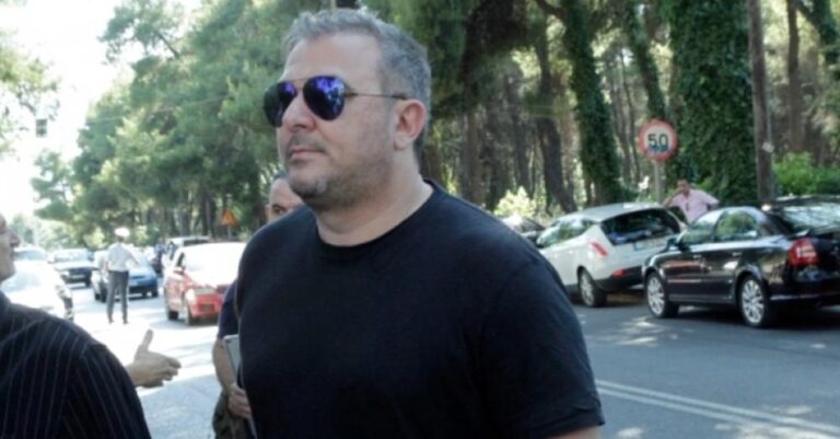 Η απάντηση του Αντώνη Ρέμου για τις «αναγκαστικές διακοπές»: «Υπάρχουν οι… πληκτεράκηδες»