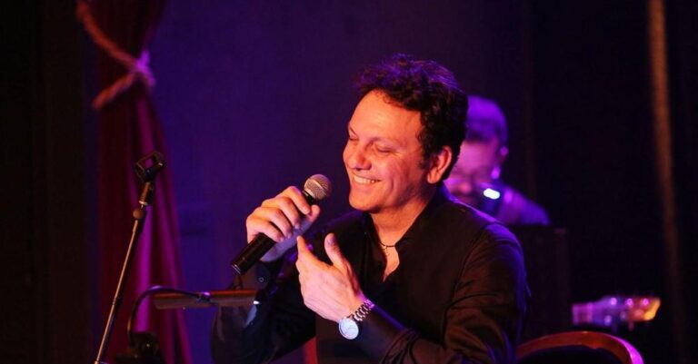 Στάθης Αγγελόπουλος: «Είμαστε κατά του εμβολίου» λέει η μητέρα του – Βρέθηκε ένα βήμα πριν τη διασωλήνωση