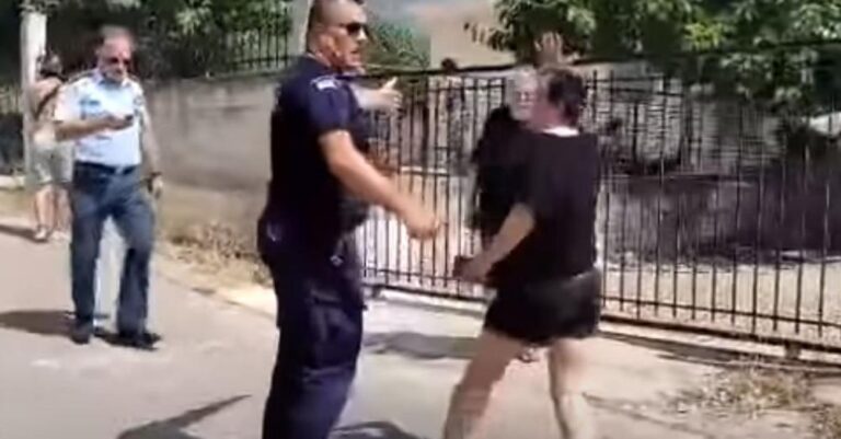 Οργισμένη κάτοικος στο Σούλι που φλέγεται: «Άχρηστο κράτος! Ο π@@στ@ς που βγήκε, μας έκαψε»