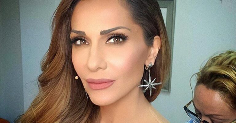 Δέσποινα Βανδή: Γύρισε σελίδα οριστικά; – Στην παραλία με γοητευτικό μελαχρινό άνδρα