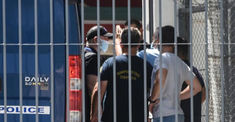 Ζωντανός νεκρός ο Πέτρος Φιλιππίδης στις φυλακές Τριπόλεως