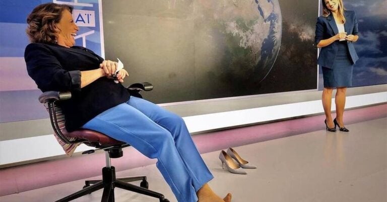 Χριστίνα Σούζη: Έβγαλε τα τακούνια της στο πλατό κι έγινε viral