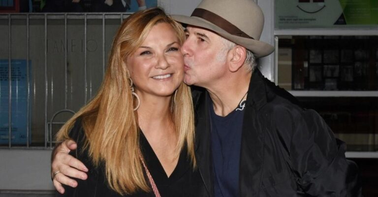 Πέτρος Φιλιππίδης: «Κατέρρευσε» η σύζυγός του, Ελπίδα Νίνου – Κρατούσε το χέρι του γιου της για να σταθεί στα πόδια της