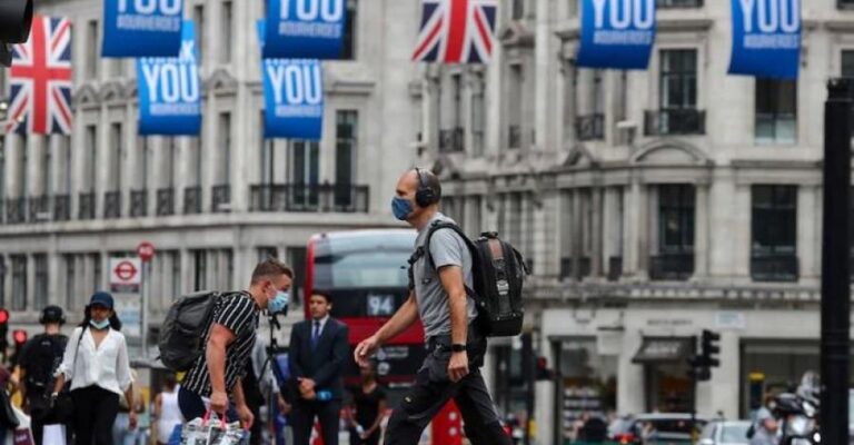 Η Βρετανία προειδοποιεί για 100 χιλ. κρούσματα την ημέρα… αλλά καταργεί τους περιορισμούς από 19/7
