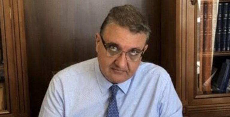 Εξαδάκτυλος: «Οι άνω των 50 πρέπει να εμβολιαστούν μέσα στις επόμενες 5 ημέρες»