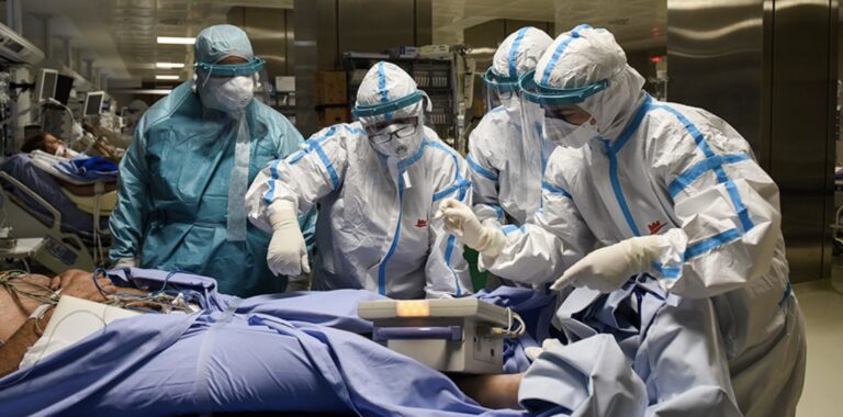 Υποχρεωτικός εμβολιασμός: Σε άδεια άνευ αποδοχών οι υγειονομικοί που θα αρνηθούν το εμβόλιο