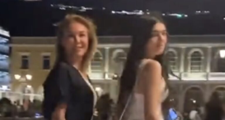 Λυδία Ευαγγελάτου: Η πανύψηλη κόρη της Τατιάνας Στεφανίδου στη Ζάκυνθο με δροσερό λευκό φόρεμα