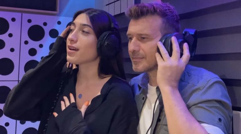 Γιάννης Πλούταρχος: Περήφανος μπαμπάς – Η κούκλα κόρη του πήρε το πτυχίο της