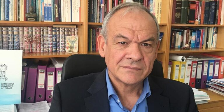 Μανωλόπουλος: «Αν δεν εμβολιαστούν τα παιδιά τα σχολεία θα κλείσουν»