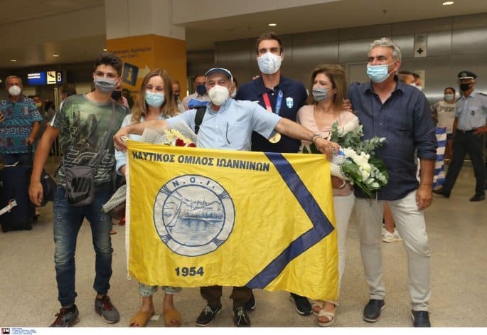 Στέφανος Ντούσκος: Η θερμή αγκαλιά από τη μητέρα του και τον Ναυτικό Όμιλο Ιωαννίνων – «Αφιερώνω αυτό το μετάλλιο σε όλους τους Έλληνες» 2 210802165946 3229816