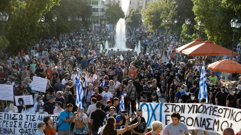 Σύνταγμα: Μεγάλη συγκέντρωση διαμαρτυρίας κατά του υποχρεωτικού εμβολιασμού