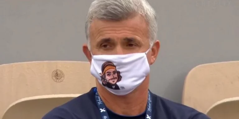 Απόστολος Τσιτσιπάς: «Οι αθλητές έχουν δυνατό ανοσοποιητικό – Δεν χρειάζεται να εμβολιαστούν»