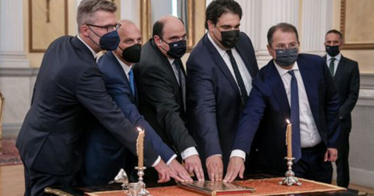 Η ορκωμοσία των νέων υπουργών της κυβέρνησης στο Προεδρικό Μέγαρο