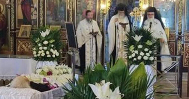 Λάρισα: Τρεις ιερείς-γιοι συλλειτούργησαν στην κηδεία της μητέρας τους!