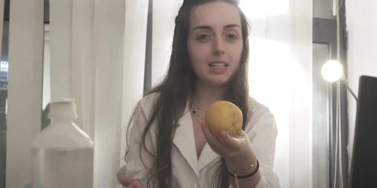 «Δεν το βαρέθηκες όλο αυτό;»: Φοιτητές του ΑΠΘ εξηγούν σε ένα βίντεο γιατί εμβολιάστηκαν