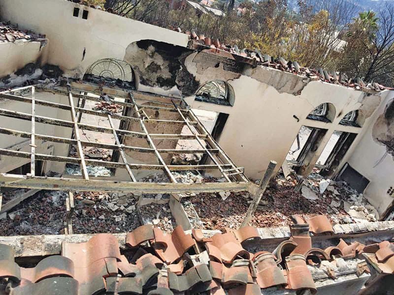 «Μας ζητούν να ψάξουμε στις στάχτες έγγραφα για αποζημιώσεις» - Ξεχειλίζει η οργή των πυρόπληκτων φ1 2