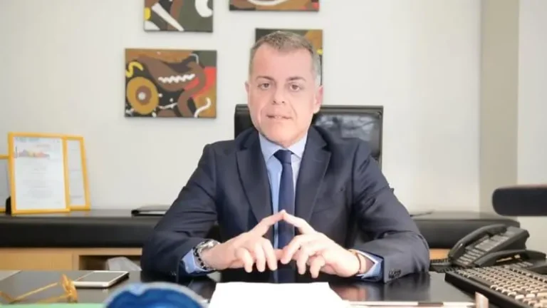 Καρούζος: «Παράνομο να πληρώνει ο εργαζόμενος τα rapid test»