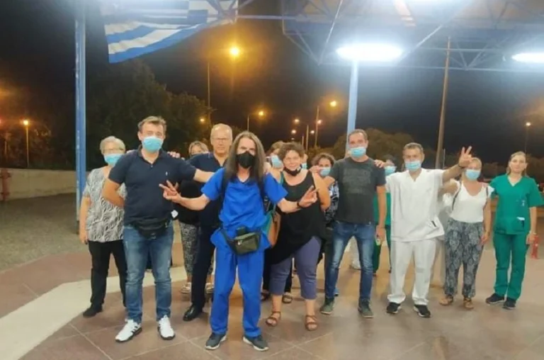 Υγειονομικός επιχείρησε να διανύσει τη διαδρομή Λάρισα – Αθήνα με τα πόδια, ενάντια στον υποχρεωτικό εμβολιασμό