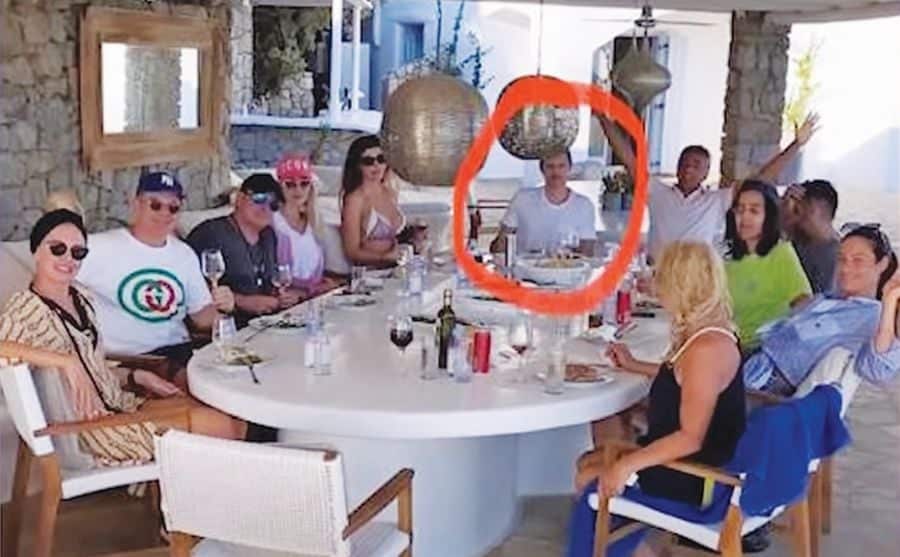 Πώς η Μις Αλβανία «έκαψε» με τις αναρτήσεις από τη Μύκονο τον καταζητούμενο Ρουμάνο σύζυγό της mykono