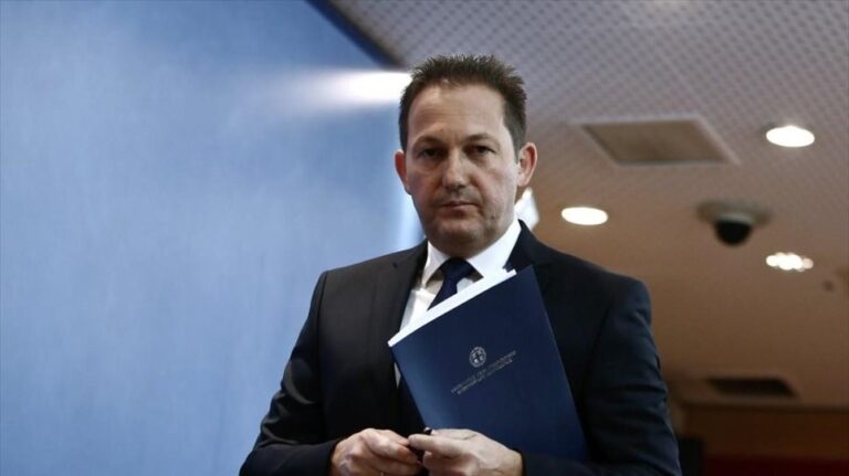 Πρόκληση Πέτσα για τον «τζαμπατζή» ανεμβολίαστο