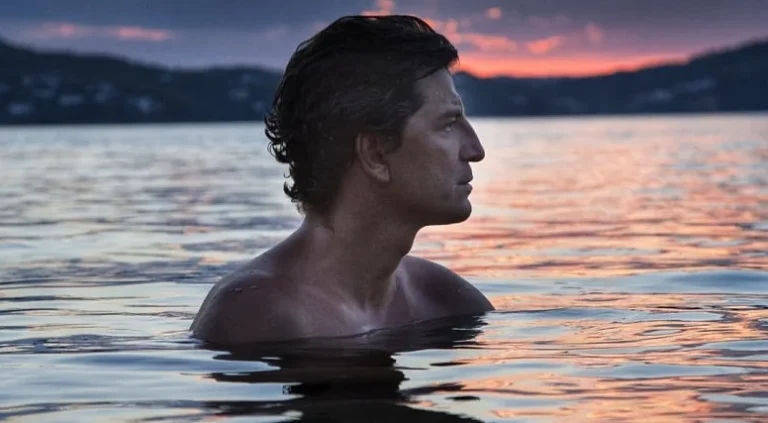 Σάκης Ρουβάς: Βουτιά με φόντο το ηλιοβασίλεμα σαν Αρχαίος Έλληνας