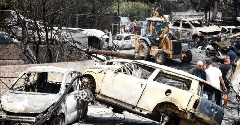 Σοκάρει κάτοικος από το Μάτι: «Αν σκούπιζες πτώματα από τον δρόμο, τότε θα καταλάβαινες»