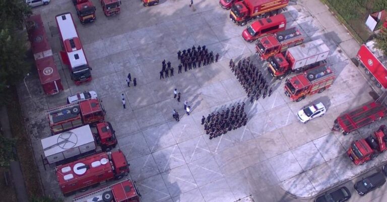 Δέος για τους Ρουμάνους πυροσβέστες στην Εύβοια: «Οργανωμένοι και πειθαρχημένοι σαν μυρμήγκια»