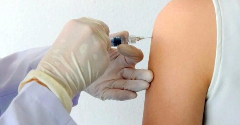 Εμβόλιο Pfizer: Αυτές είναι οι παρενέργειες της τρίτης δόσης