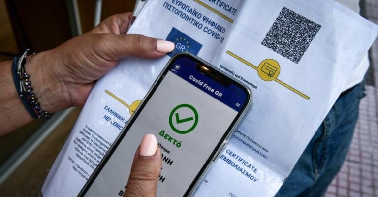 Ανεμβολίαστοι: Νέα μέτρα φέρνουν μείωση μισθού με υποχρεωτικά rapid test