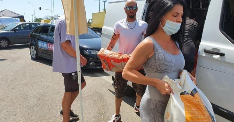 Η ποpνοστάρ Ίννα Ίννάκι δίπλα στους πυρόπληκτους και τα ζώα – Συγκέντρωσε τρόφιμα και χρήματα