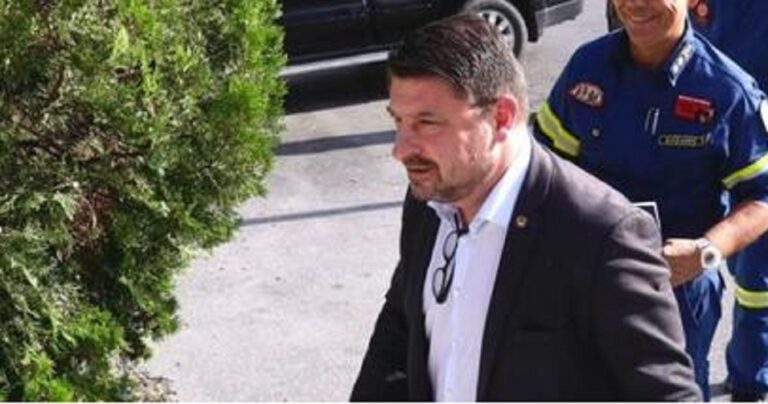 Στη φωτιά στην Κερατέα έπαθε το επεισόδιο ο Χαρδαλιάς: «Δεν αισθάνομαι καλά», είπε στον υπασπιστή του