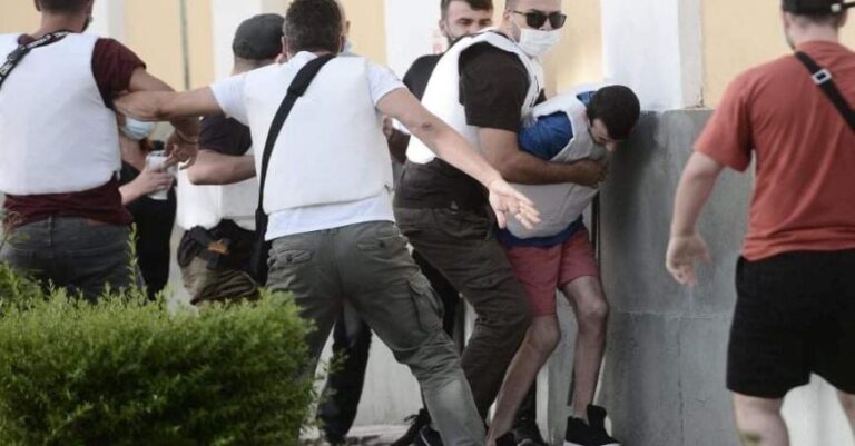 Έγκλημα στη Δάφνη: Συγγενείς της νεκρής επιτέθηκαν στον 40χρονο