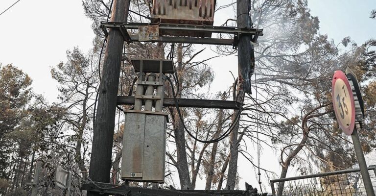Τα αίτια της φωτιάς στη Βαρυμπόμπη: «Έσκασε» μετασχηματιστής υψηλής τάσης Τι λένε οι πρώτες εκτ