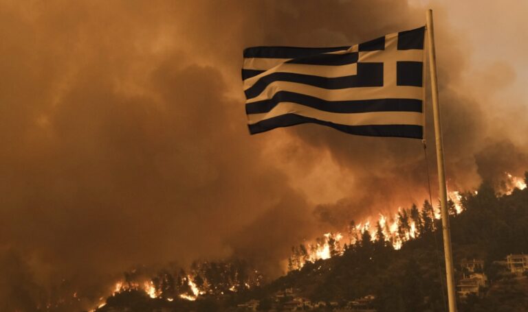 Περιφερειακή σύμβουλος Αττικής για φωτιές: «Μητσοτάκη κάθαρμα»