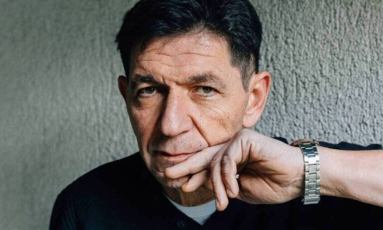 Σκιαδαρέσης: «Απώλεια για το θέατρο δεν είναι οι Φιλιππίδηδες αλλά οι Τριανταφυλλόπουλοι»