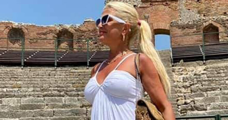 Μαρίνα Πατούλη: Φωτογραφίζεται ως ιέρεια στη Νότιο Ιταλία & εξυμνεί τον ελληνικό πολιτισμό