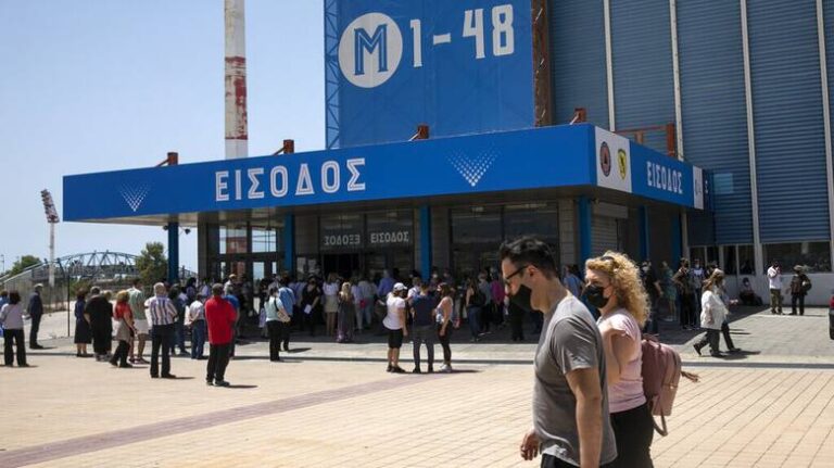 Τρομοκρατημένη η κυβέρνηση – Μόλις στο 53% οι πλήρως εμβολιασμένοι στην Ελλάδα