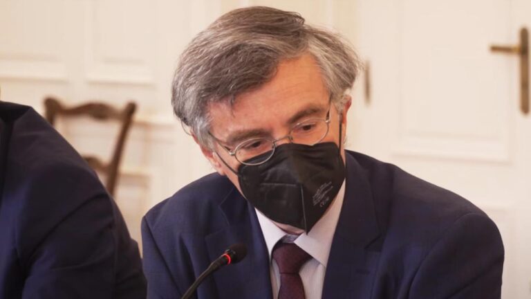 Τσιόδρας: Εμβολιάσε και τα τρία παιδιά του που είναι 12-17 ετών- Εξηγεί γιατί