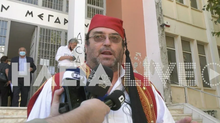 Πύργος: Πατέρας-αρνήτης πήγε στο δικαστήριο ντυμένος… τσολιάς και χωρίς μάσκα