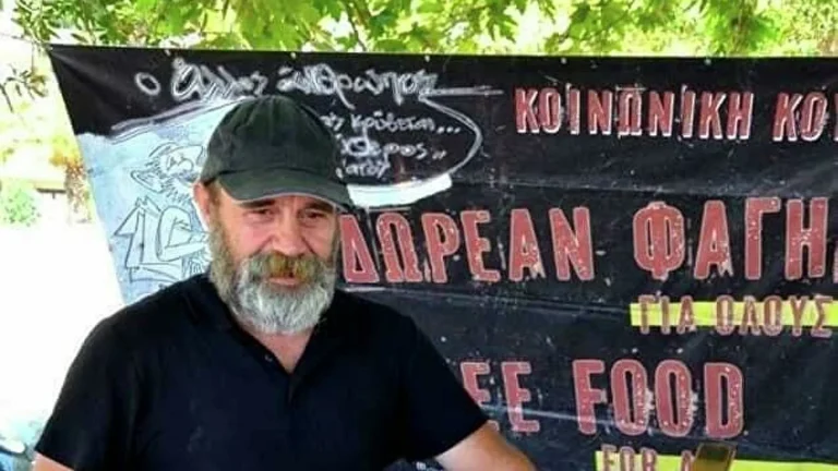 Τραυματίστηκε ο «Άλλος Άνθρωπος» που μαγείρευε για τους σεισμόπληκτους στο Αρκαλοχώρι