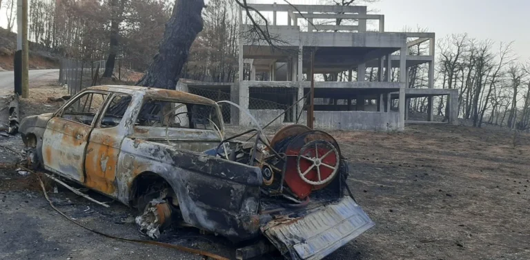 Φωτιά στην Βαρυμπόμπη: Η άγνωστη τραγωδία των τριών φίλων που εγκλωβίστηκαν στις φλόγες και ακόμα χαροπαλεύουν