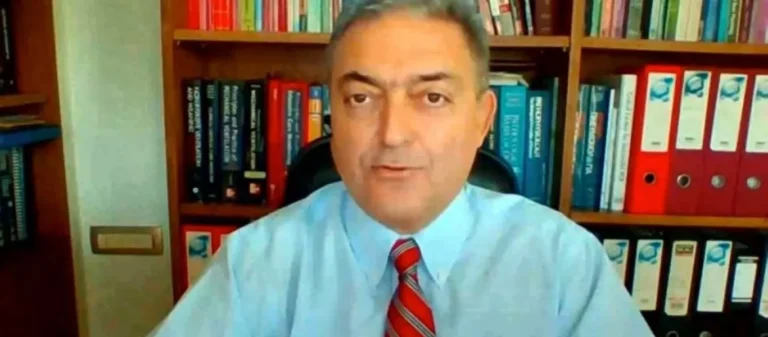Βασιλακόπουλος: «Το 11χρονο παιδί μου θα είναι από τα πρώτα παιδιά σε αυτή την ηλικία που θα κάνει το εμβόλιο στην Ελλάδα»