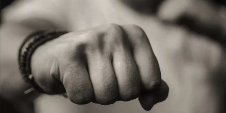 Σοκ στην Εύβοια: Γυναίκα ξυλοκοπήθηκε άγρια από τον σύζυγό της- Την βρήκαν μέσα σε λίμνη αίματος