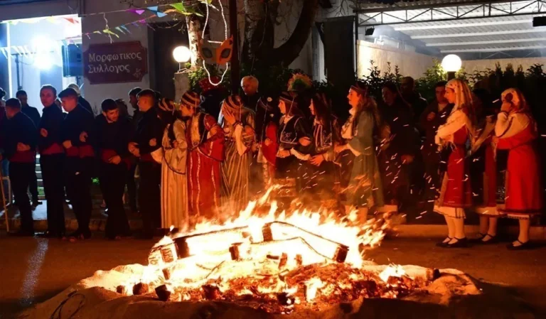 Κρήτη: 25 άτομα σε γλέντι με το ίδιο πιστοποιητικό εμβολιασμού