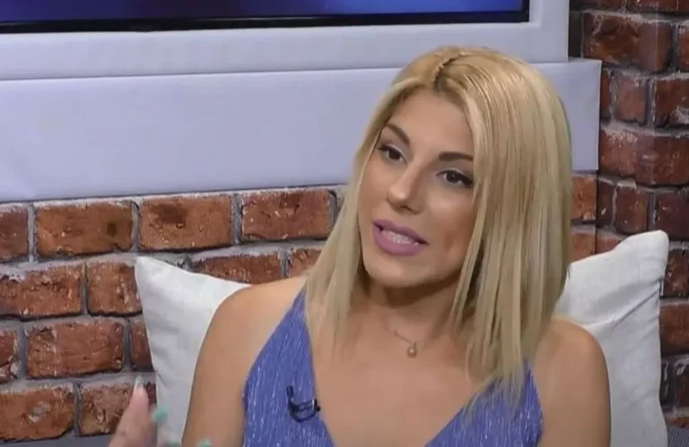 Έλενα Πολυχρονοπούλου: Παρουσιάστρια σε εκπομπή γραφείου συνοικεσίων