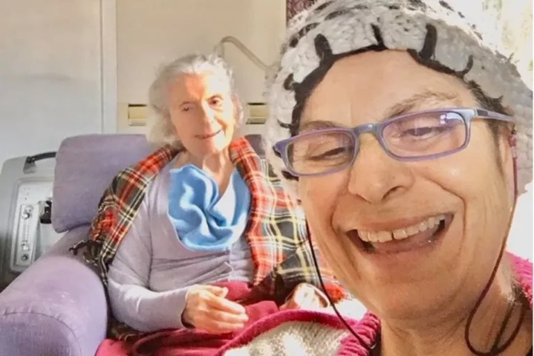 H Μαργαρίτα Θεοδωράκη δημοσίευσε σπάνια φωτογραφία με την μητέρα της, 11 μέρες μετά τον θάνατο του Μίκη